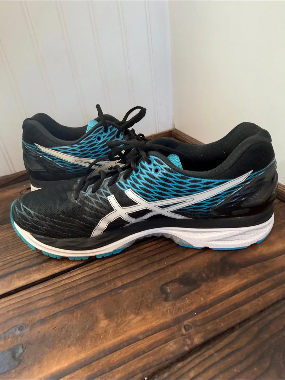 Men’s ASICS  Gel Nimbus 18 Running shoes in Black/Island Blue Colorway